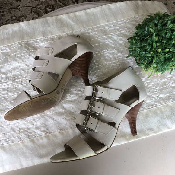 Michael Kors leather buckle heels. Sz 7 1/2 - Picture 3 of 10